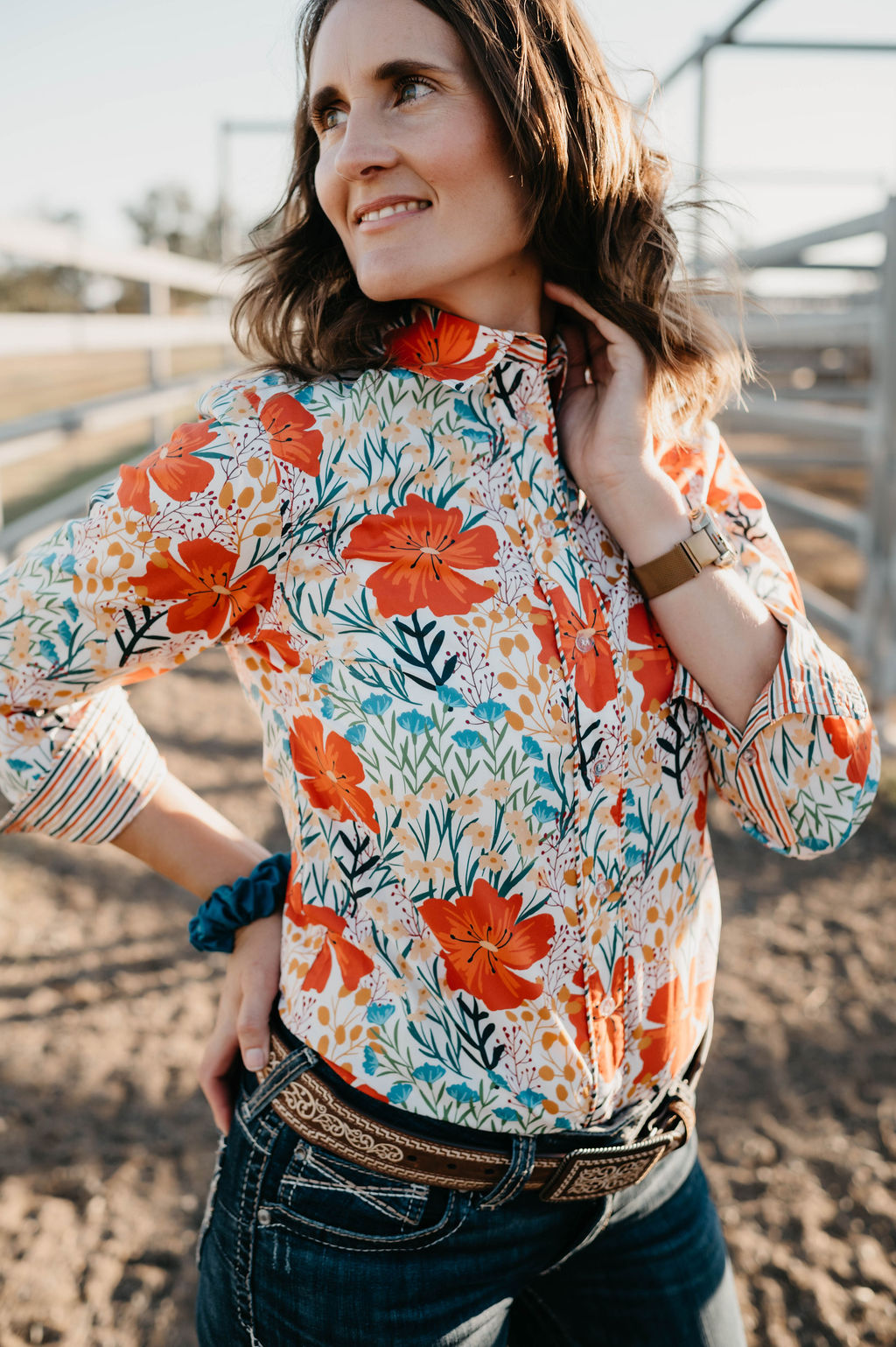 Kitty Fordè Margie Printed L/S Shirt. Woman wearing a colorful floral blouse outdoors