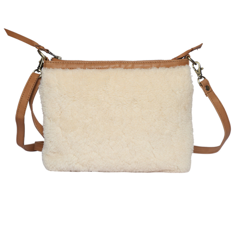 The Design Edge Women's Shearling Fur Sling Bag. A beige shearling fur sling bag with a leather front panel and adjustable crossbody strap.