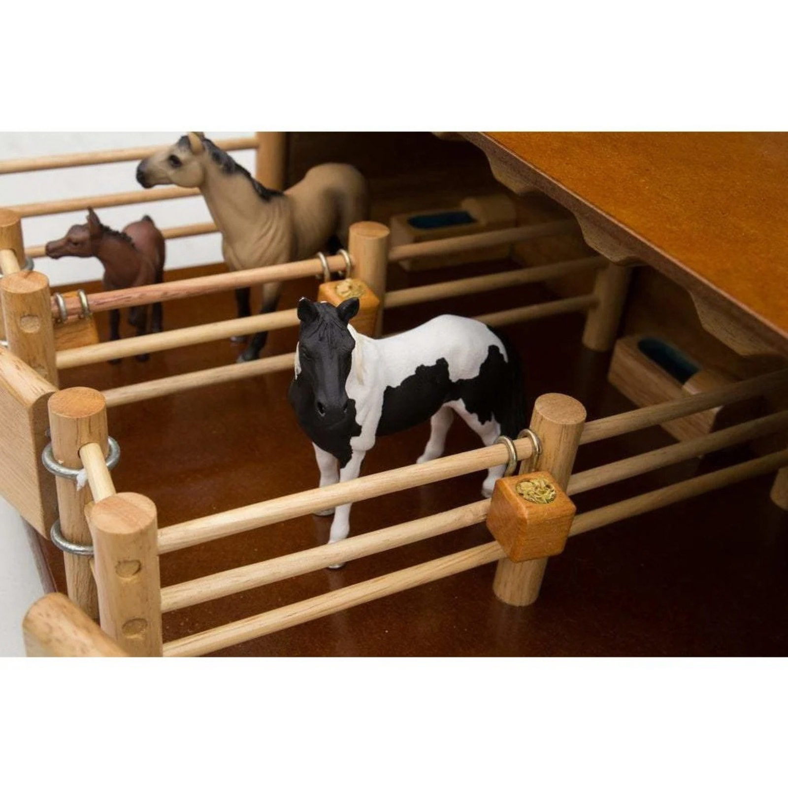 Country Toys ST2 Three Horse Wooden Stable Country Toys