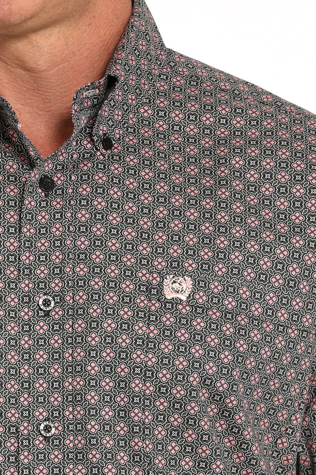 Cinch Men'sMedallion Print L/S Western Shirt. Close-up of a patterned shirt with a collar and buttons.