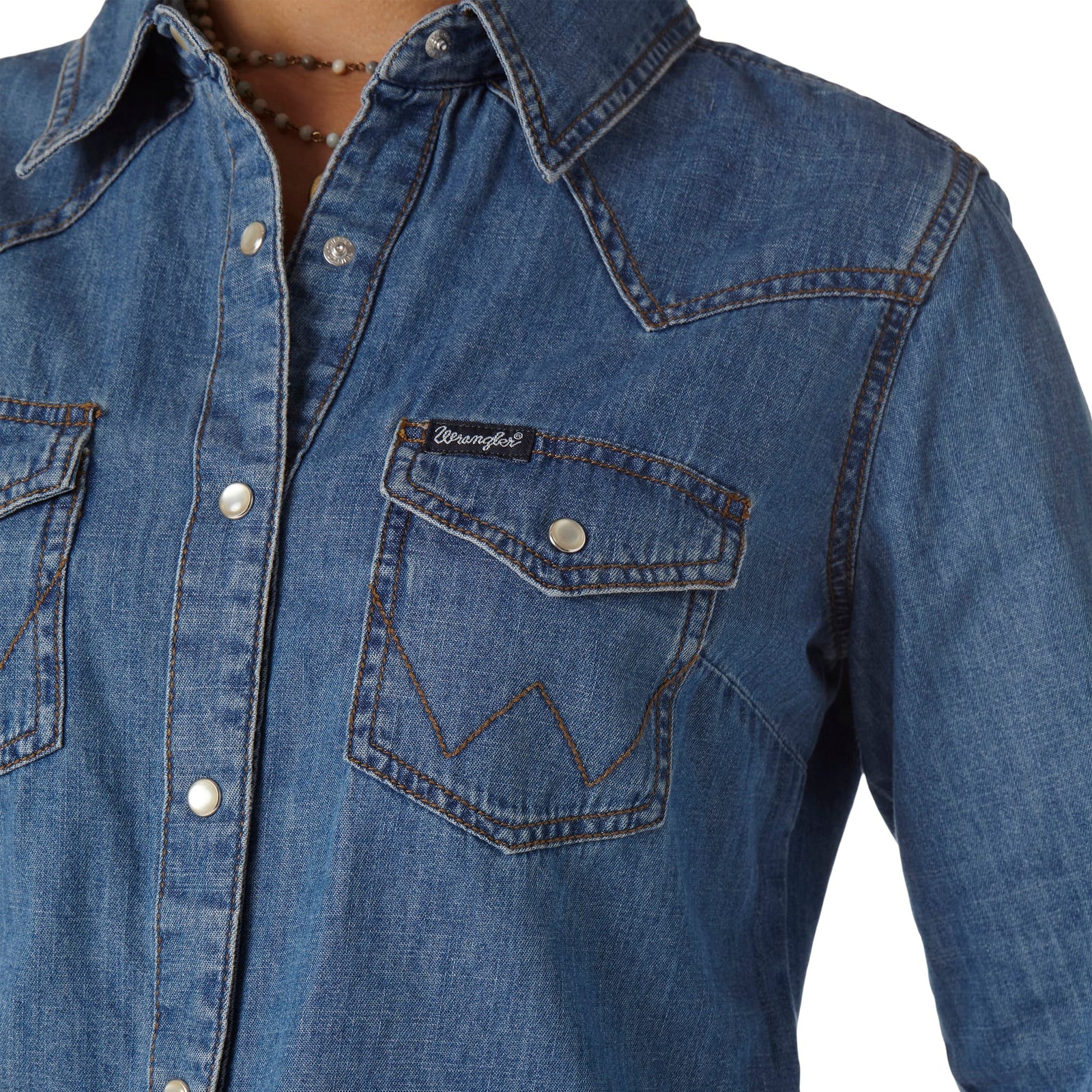 Wrangler Women's Classic Fit Denim Long Sleeve Western Shirt Wrangler