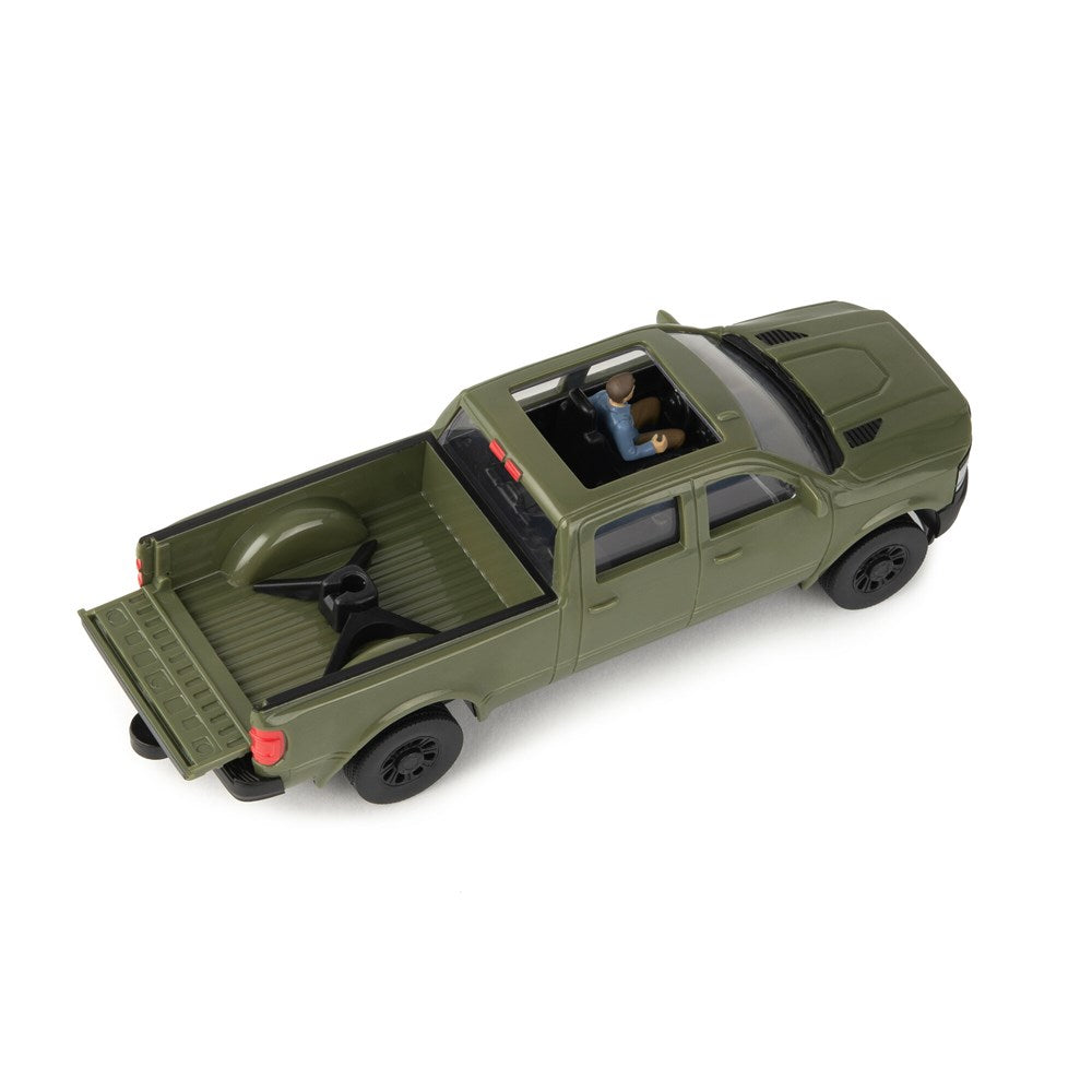 John Deere 1:32 Horse Trailer Set. Toy truck and trailer set with horses in packaging