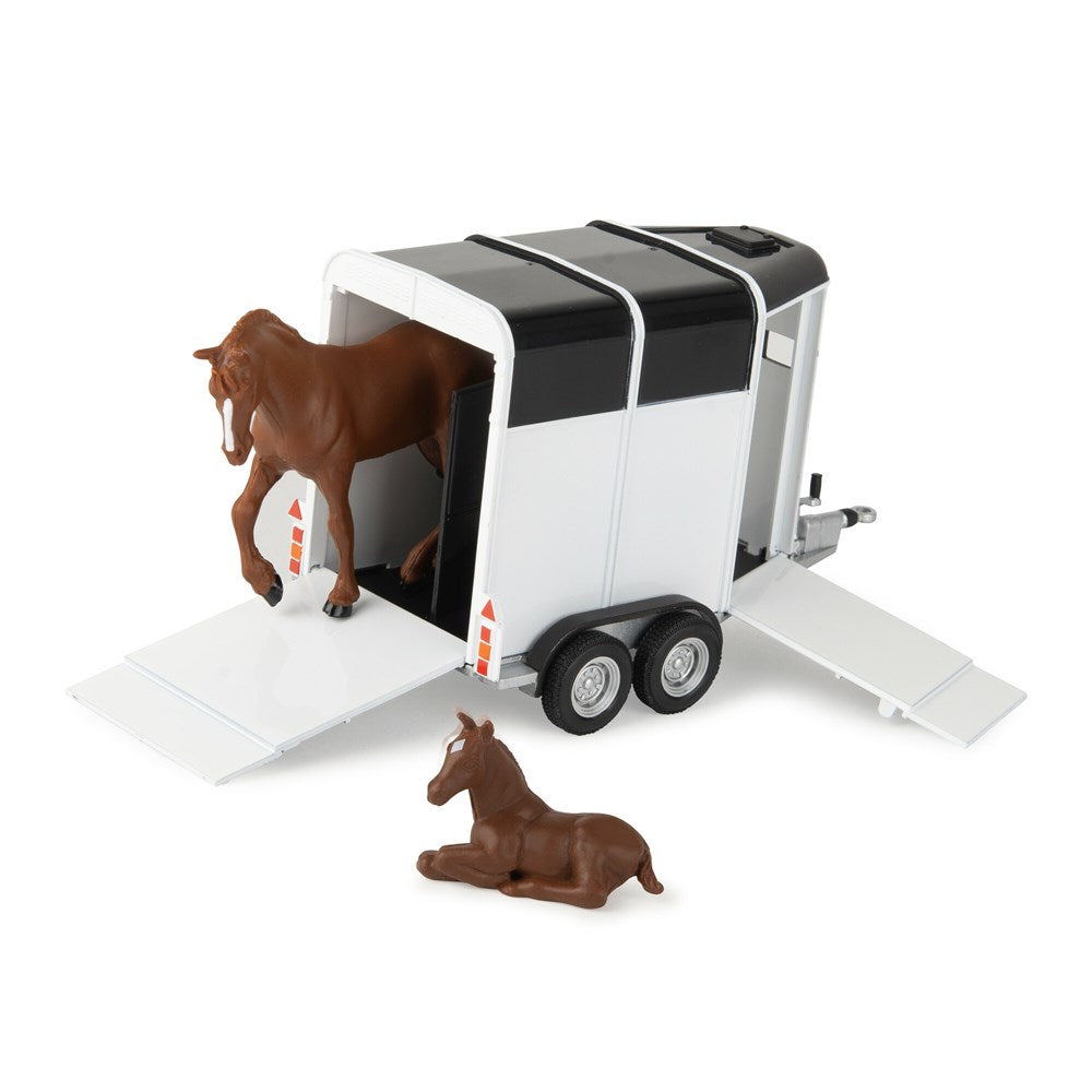 John Deere 1:32 Horse Trailer Set. Model of a horse trailer with two horses on a white background