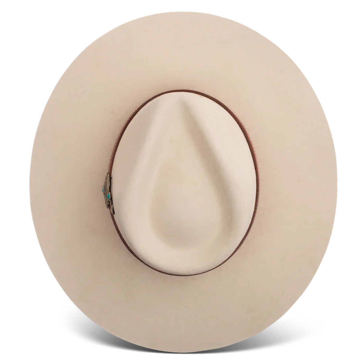 Charlie 1 Horse White Sands Felt Cowboy Hat. A beige felt cowboy hat with a leather-like hat band featuring metal-like and turquoise accents, and a metal-like arrow hat pin.