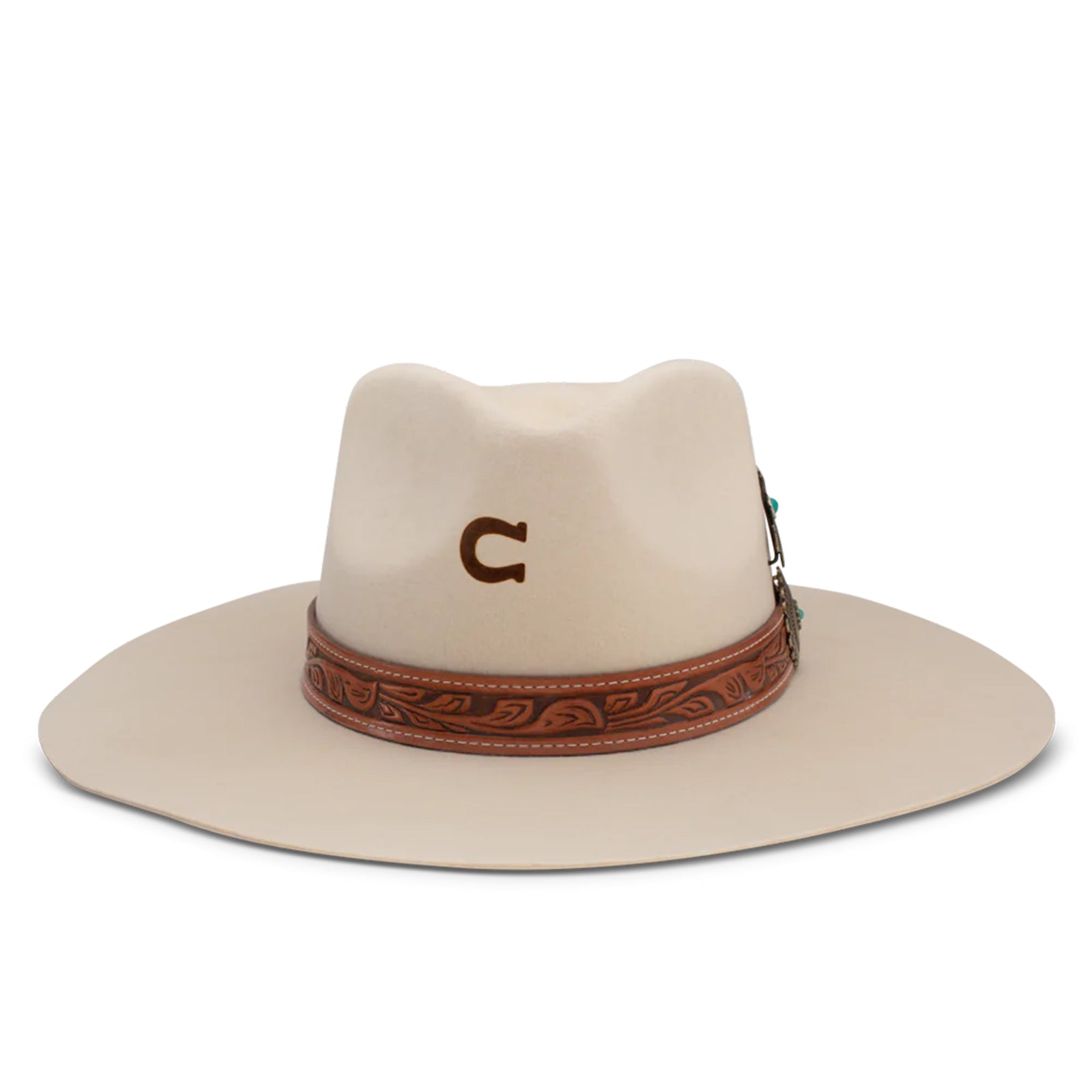 Charlie 1 Horse White Sands Felt Cowboy Hat. A beige felt cowboy hat with a leather-like hat band featuring metal-like and turquoise accents, and a metal-like arrow hat pin.