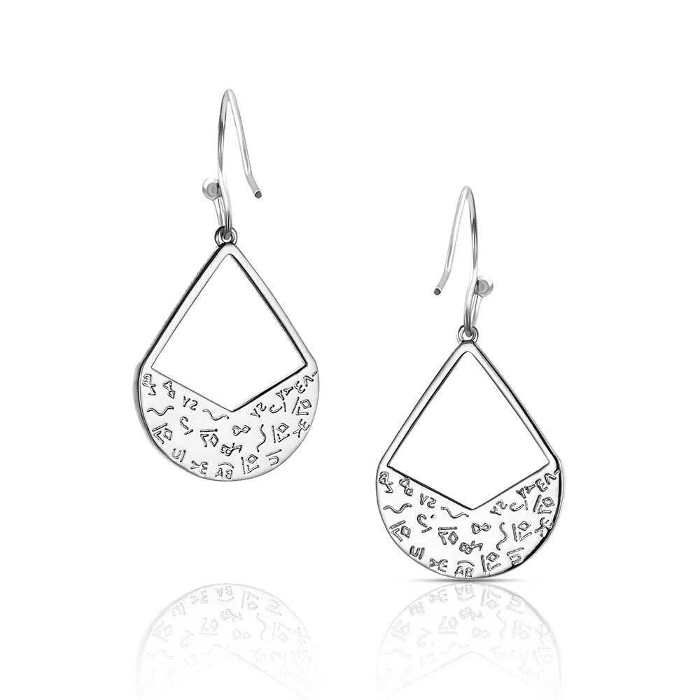 Montana Silversmith the Canyon Drop Earrings are the perfect accessory for the modern cowgirl, effortlessly transitioning from casual daywear to glamorous evening attire.