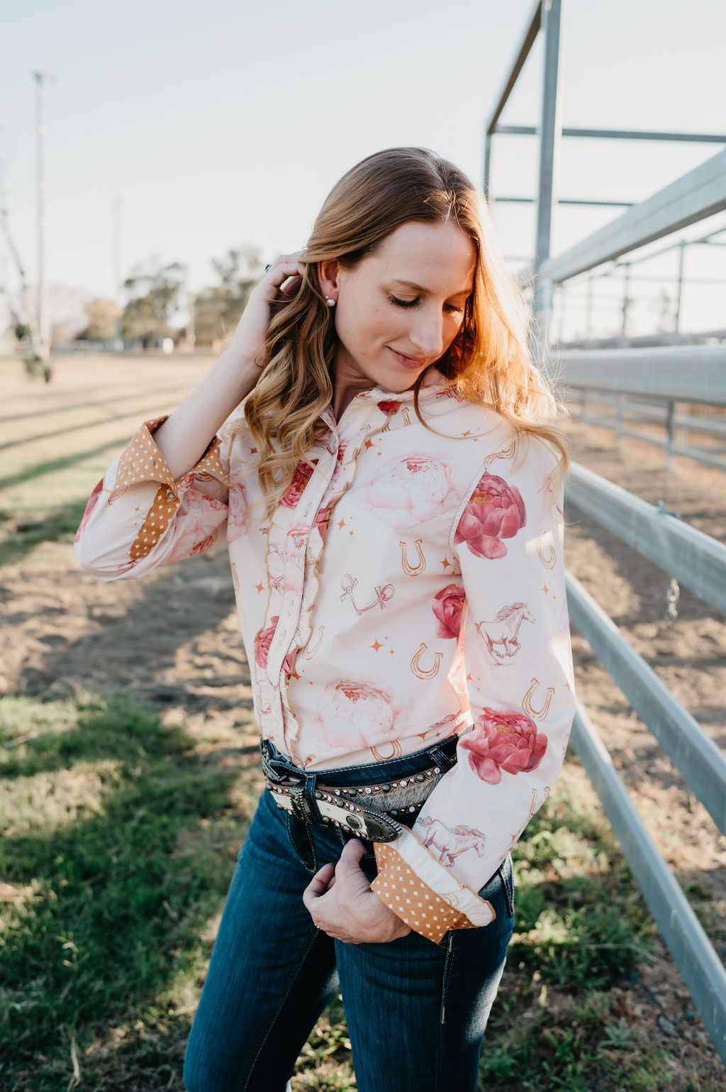Kitty Fordè Lisa Printed L/S Shirt. Woman wearing a floral blouse with a patterned sleeve in an outdoor setting