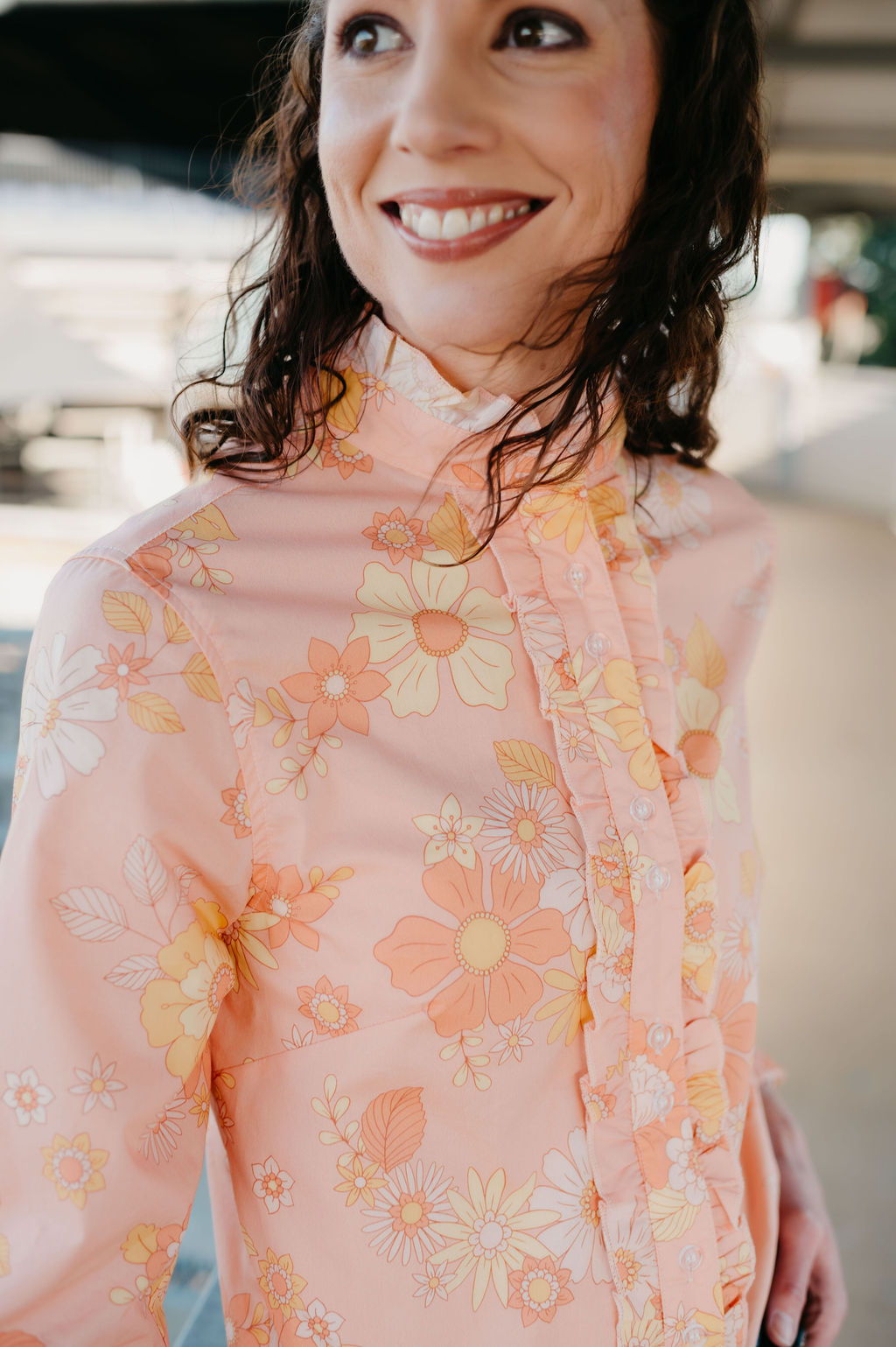 Kitty Fordè Stace Printed L/S Shirt. Woman wearing a floral blouse with a blurred background