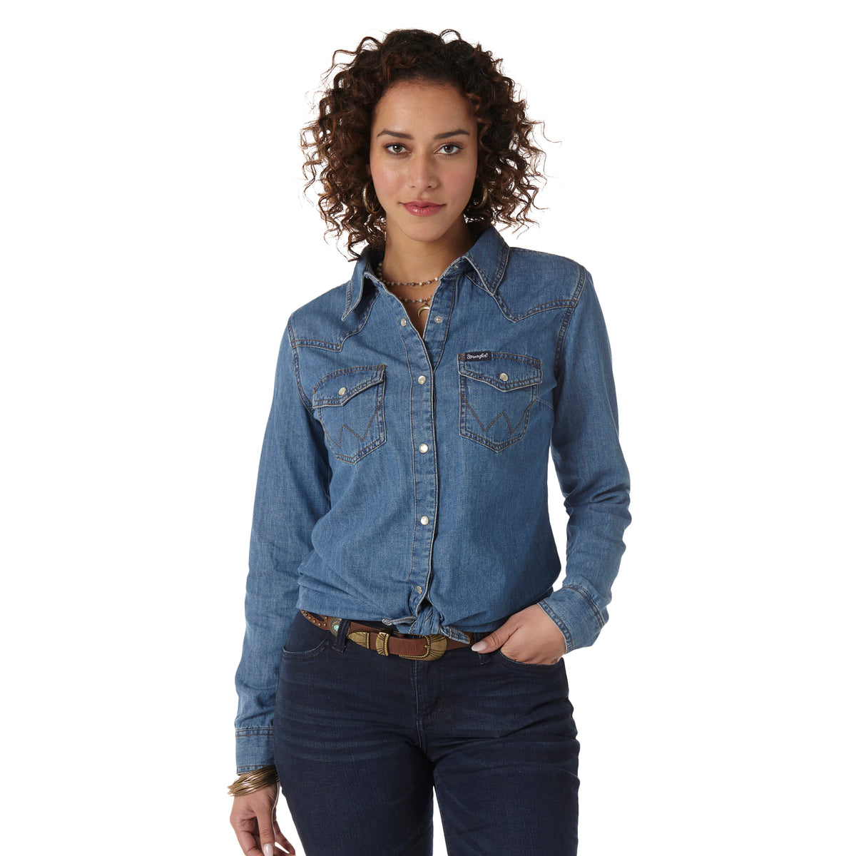 Wrangler Women's Classic Fit Denim L/S Western Shirt. Woman wearing a blue denim shirt on a white background
