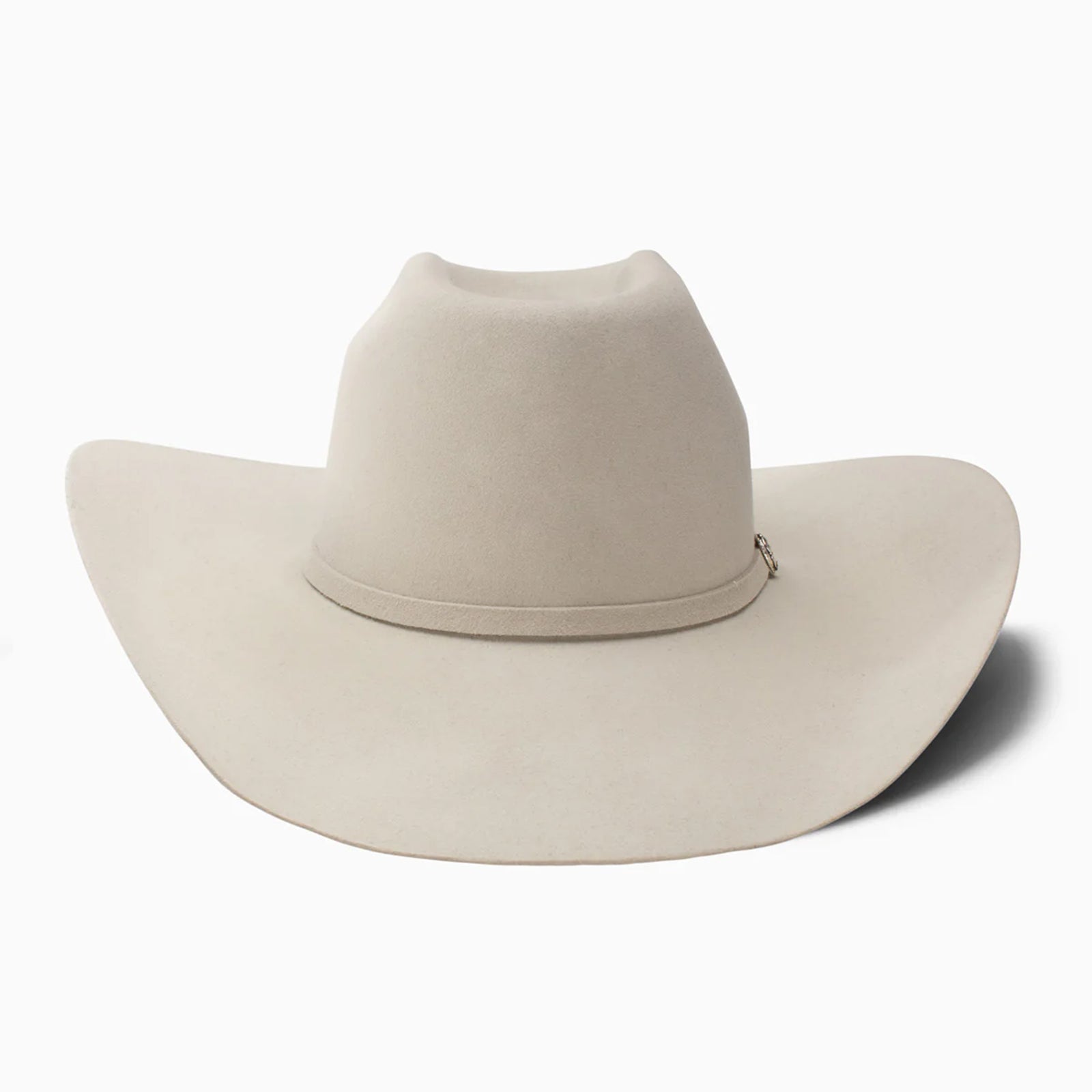 A Resistol Cojo The SP 6X Fur Felt Cowboy Hat with a silverbelly color and a rounded brick crown.
