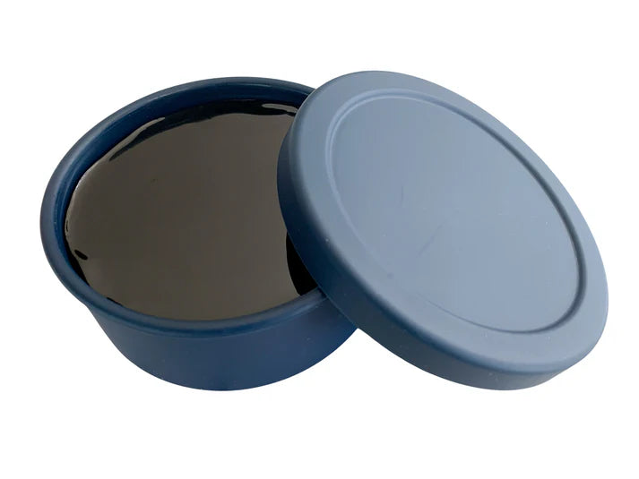 Roughstock Rosin Sticky AF!. Blue container with a gray lid on a white background