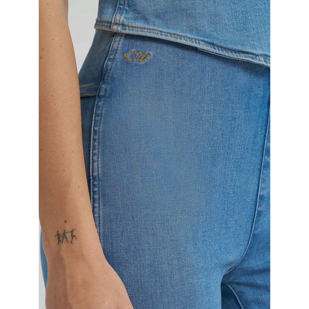 Lainey Wilson x Wrangler Novelty Pull-on Flare Jean Wrangler