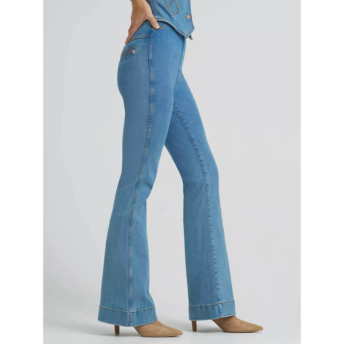 Lainey Wilson x Wrangler Novelty Pull-on Flare Jean Wrangler