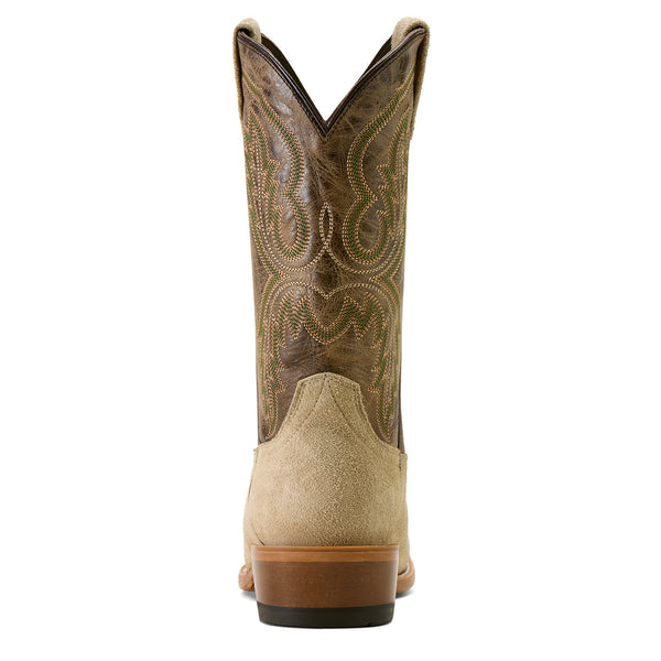 Ariat Light up the arena or light up the dance floor in this bold, performance-packed boot. Part of our Futurity Collection, the Cashout is a modern take on tradition, pairing a punchy shaft with a narrow cutter toe and our innovative heel-to-toe cushioning. 