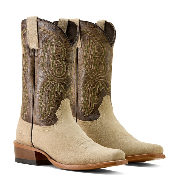 Ariat Light up the arena or light up the dance floor in this bold, performance-packed boot. Part of our Futurity Collection, the Cashout is a modern take on tradition, pairing a punchy shaft with a narrow cutter toe and our innovative heel-to-toe cushioning. 