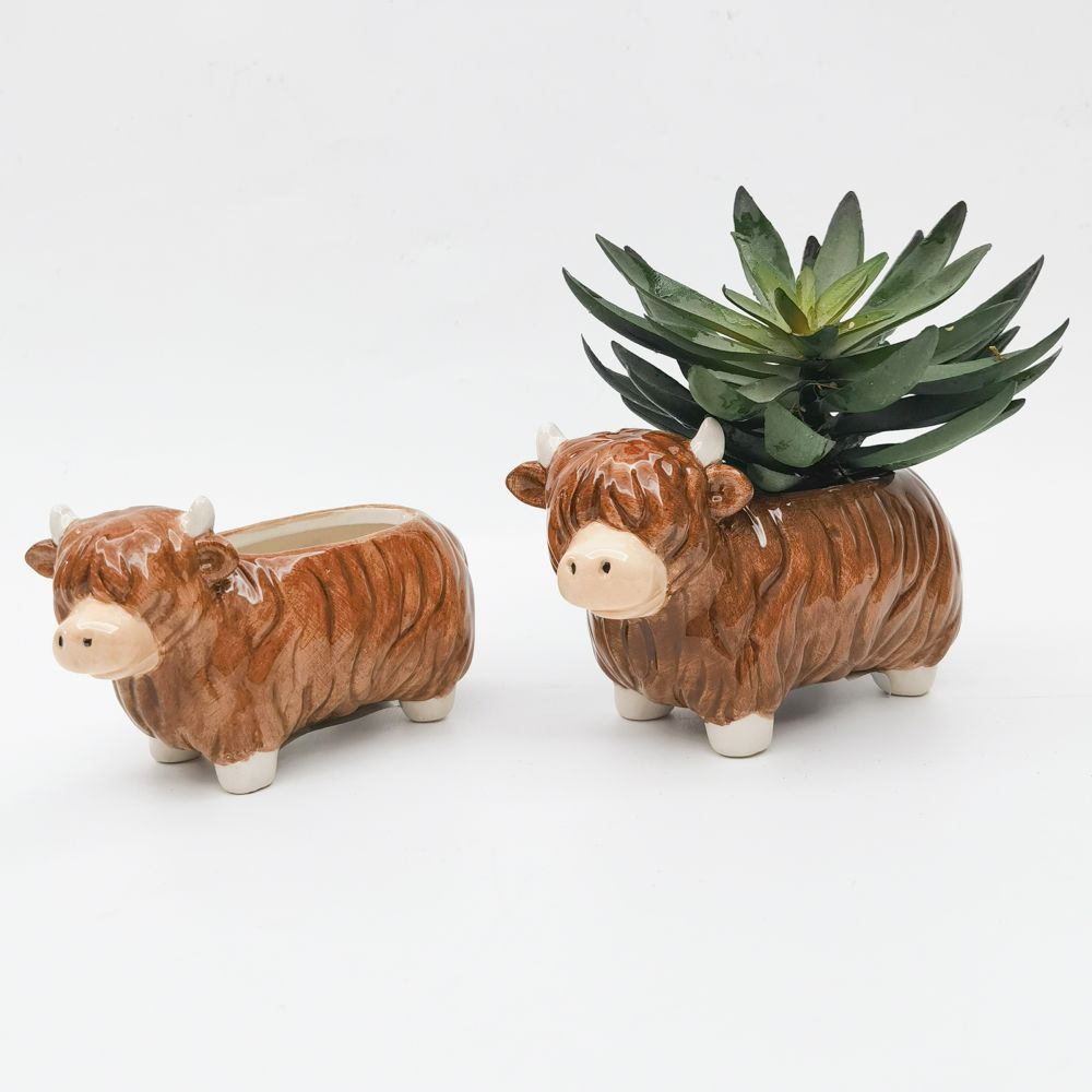 Urban Products 17cm Highland Planter. Ceramic cow-shaped planter on a white background
